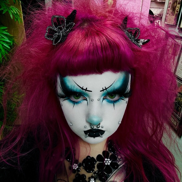 Meet your Posher, Trinity - Picture 1 of 2